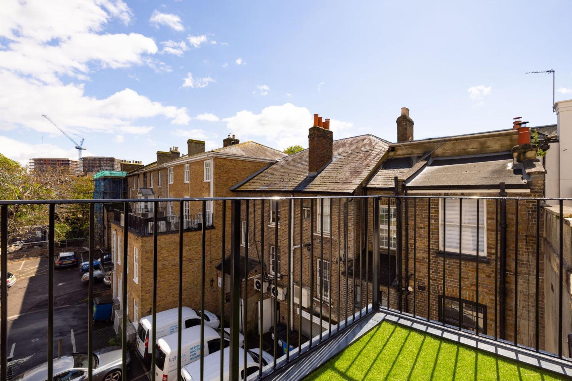 Charles Hope Staines Riverside Luaran gambar